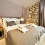 Portella Bed & Breakfast 4*