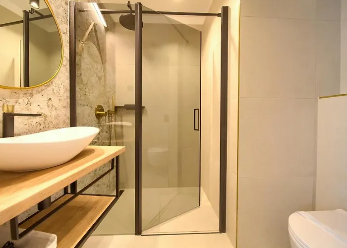 לינה וארוחת בוקר Portella 4*